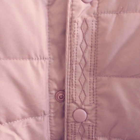 Ultraman Kids Quilted Down Jacket 19×14×19 Salmon Colored W/Double Ultraman Logo - Picture 6 of 7